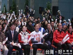現場長官及觀眾熱烈參與 林書豪 直播派對-孟橙公關 （圖／記者黃村杉攝）
